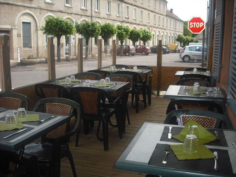 Hotel Du Donjon Champlitte-et-le-Prelot ภายนอก รูปภาพ