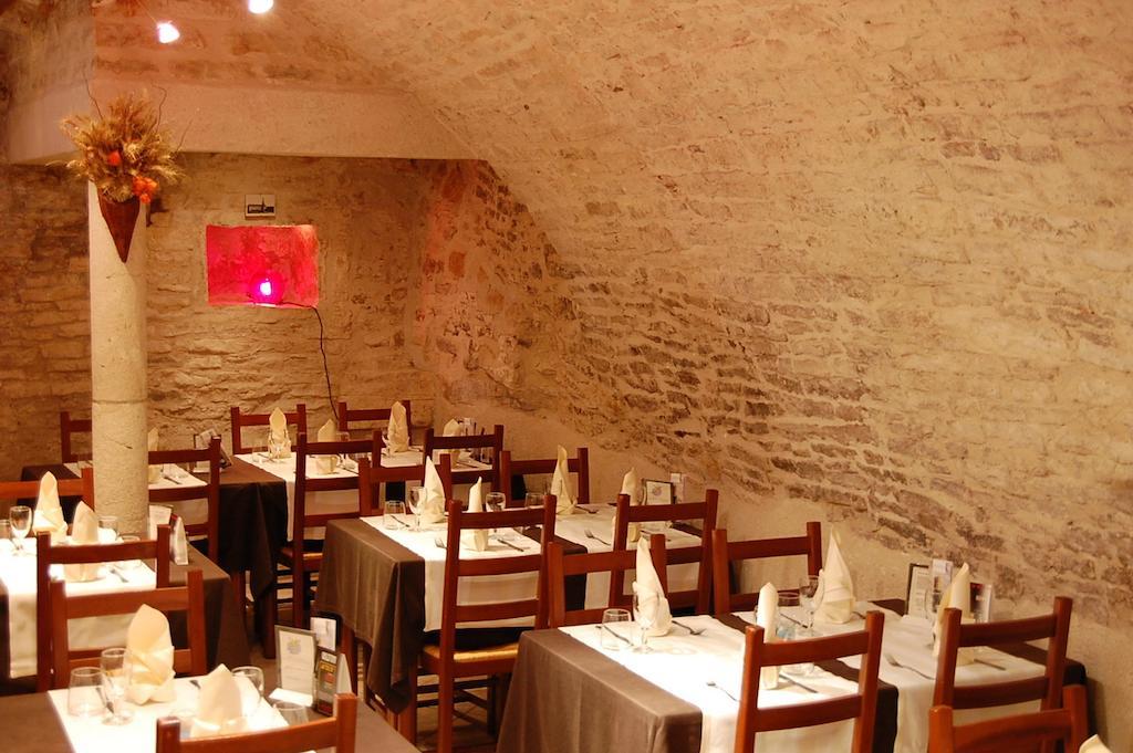 Hotel Du Donjon Champlitte-et-le-Prelot ภายนอก รูปภาพ