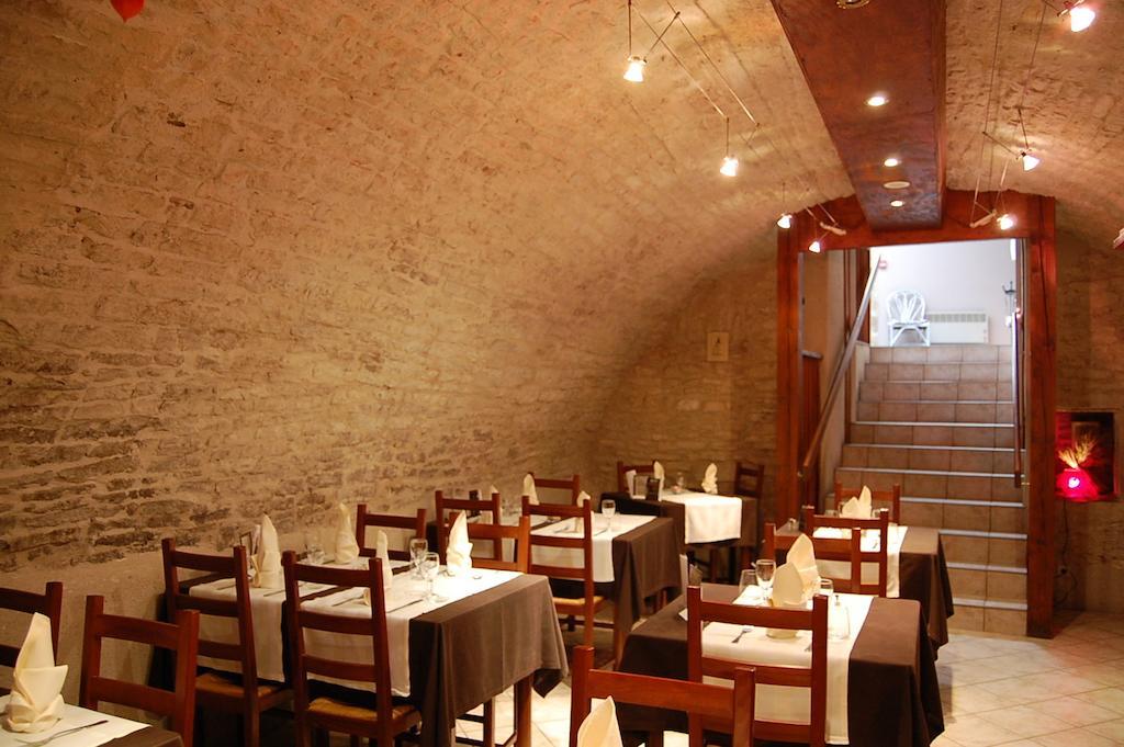Hotel Du Donjon Champlitte-et-le-Prelot ภายนอก รูปภาพ