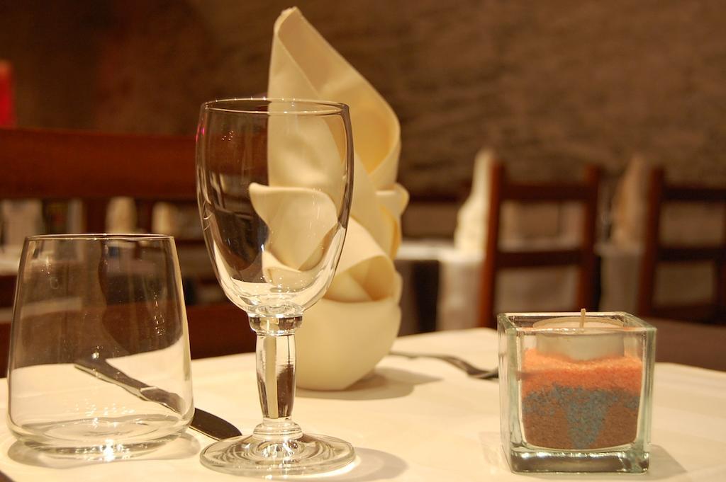 Hotel Du Donjon Champlitte-et-le-Prelot ภายนอก รูปภาพ