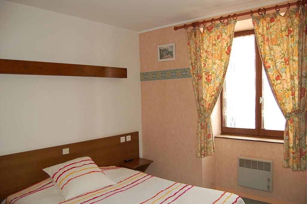 Hotel Du Donjon Champlitte-et-le-Prelot ภายนอก รูปภาพ