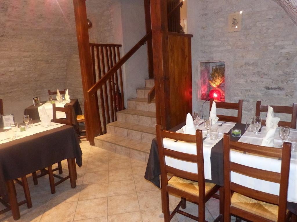 Hotel Du Donjon Champlitte-et-le-Prelot ภายนอก รูปภาพ